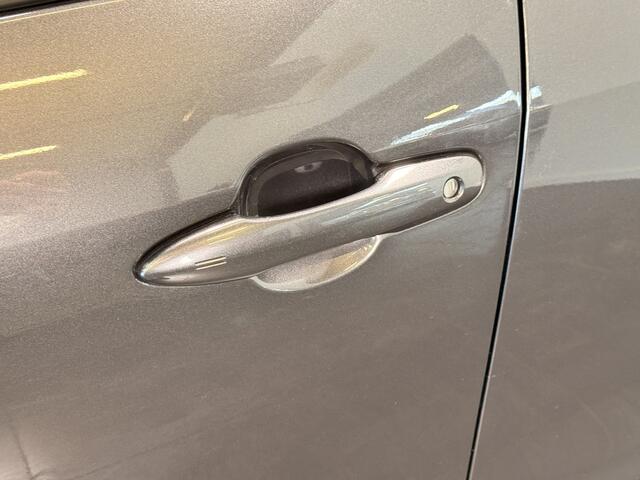 Toyota YARIS Cross 1.5 Hybrid 130 First Edition | Stuur / Stoelverwarming | Parkeersensoren | All season banden |