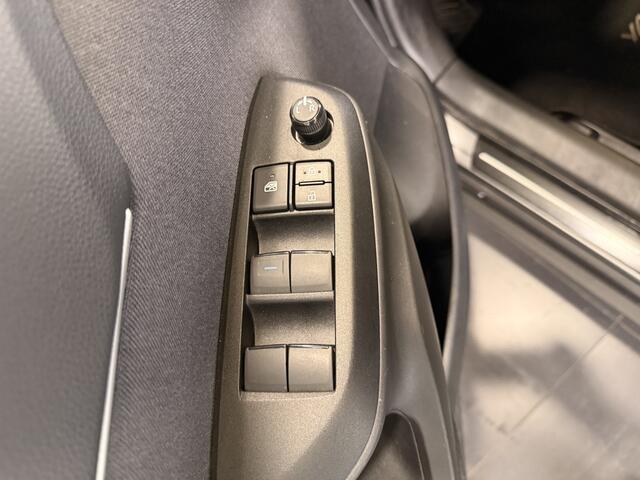 Toyota YARIS Cross 1.5 Hybrid 130 First Edition | Stuur / Stoelverwarming | Parkeersensoren | All season banden |