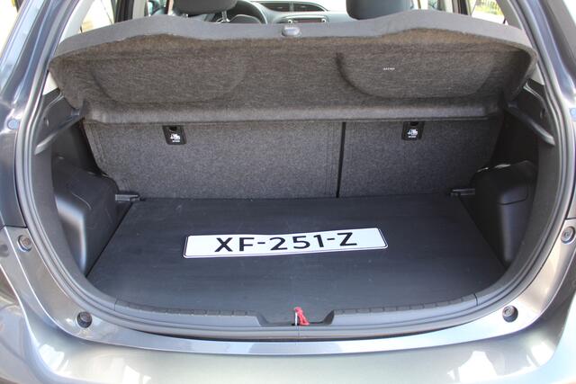 Toyota YARIS 1.5 Hybrid Active | Rijklaar | "Trekhaak" | Clima | Camera | Cruise | All-season | Dealer onderhouden