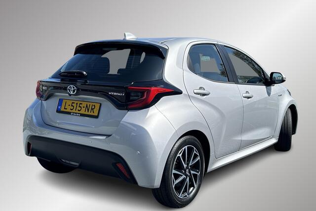 Toyota YARIS 1.5 Hybrid Dynamic, Parkeersensoren , Navigatie, Dealer onderhouden!