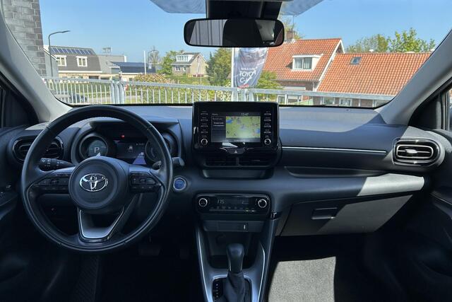 Toyota YARIS 1.5 Hybrid Dynamic, Parkeersensoren , Navigatie, Dealer onderhouden!