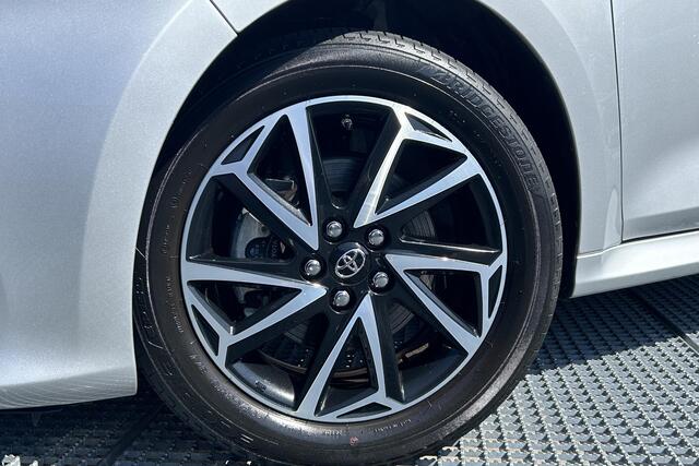 Toyota YARIS 1.5 Hybrid Dynamic, Parkeersensoren , Navigatie, Dealer onderhouden!