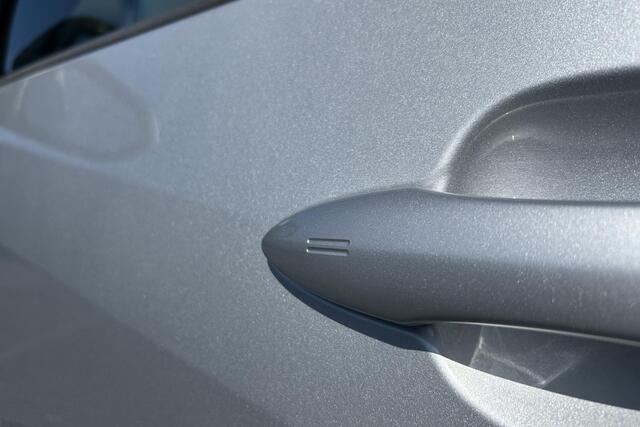 Toyota YARIS 1.5 Hybrid Dynamic, Parkeersensoren , Navigatie, Dealer onderhouden!