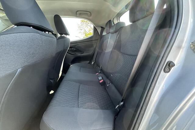 Toyota YARIS 1.5 Hybrid Dynamic, Parkeersensoren , Navigatie, Dealer onderhouden!