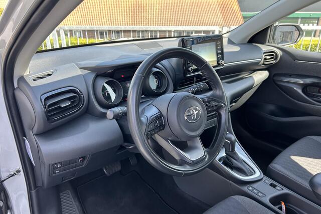 Toyota YARIS 1.5 Hybrid Dynamic, Parkeersensoren , Navigatie, Dealer onderhouden!