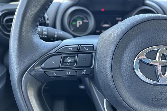 Toyota YARIS 1.5 Hybrid Dynamic, Parkeersensoren , Navigatie, Dealer onderhouden!