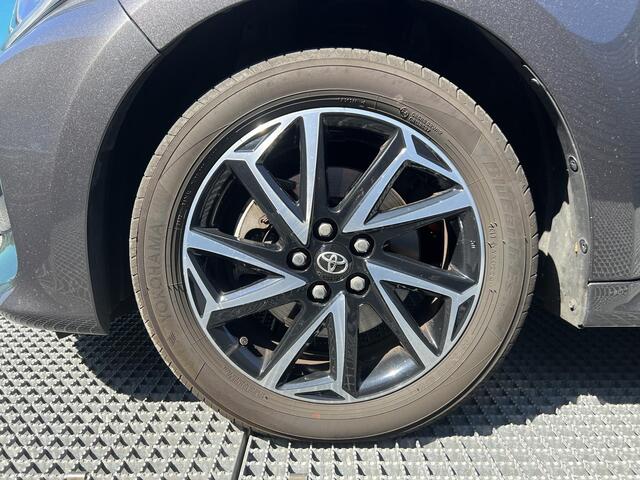 Toyota YARIS 1.5 Hybrid Dynamic Parkeer camera, cruise control, climate control,DAB, Metallic lak.