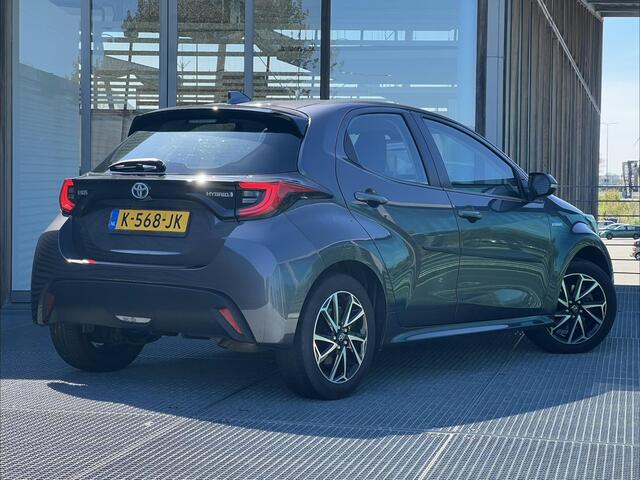Toyota YARIS 1.5 Hybrid Dynamic Parkeer camera, cruise control, climate control,DAB, Metallic lak.