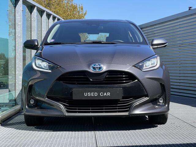 Toyota YARIS 1.5 Hybrid Dynamic Parkeer camera, cruise control, climate control,DAB, Metallic lak.