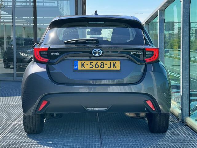 Toyota YARIS 1.5 Hybrid Dynamic Parkeer camera, cruise control, climate control,DAB, Metallic lak.