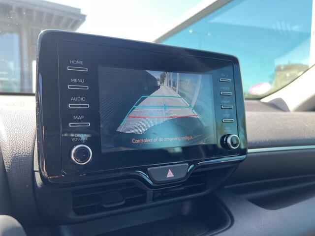 Toyota YARIS 1.5 Hybrid Dynamic Parkeer camera, cruise control, climate control,DAB, Metallic lak.