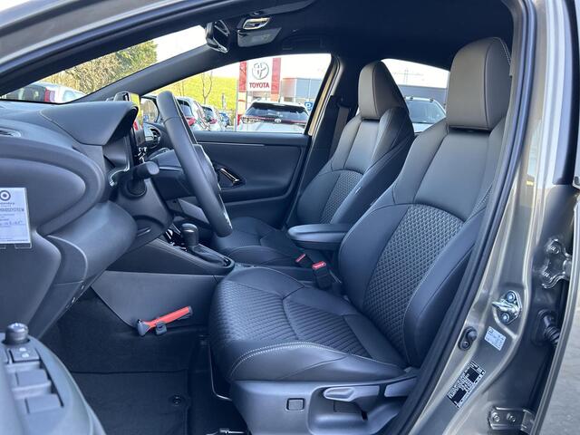 Toyota YARIS 1.5 Hybrid 130 Executive **NIGHT SKY BLACK/ NIEUWE AUTO/ DIRECT LEVERBAAR**