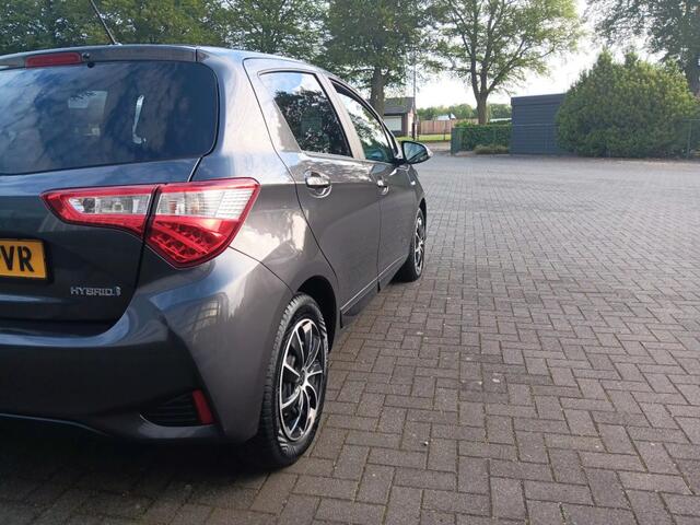Toyota YARIS 1.5 Hybrid Aspiration Clima/Cruise Camera Elec Ramen/Spiegels inklapbaar Trekhaak Stoelverw