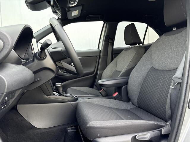 Toyota YARIS Cross 1.5 Hybrid 115 Dynamic **DODEHOEK DETECTIE/ STUURVERWARMING/ PARKEERSENSOREN**