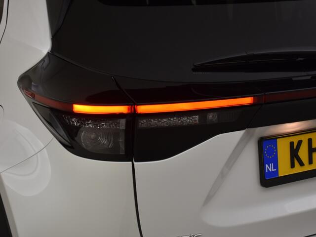 Toyota YARIS Cross 1.5 AWD Hybrid Executive | PDC | Halfleer | Blindspot |