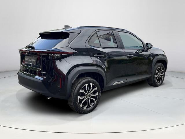 Toyota YARIS Cross 1.5 Hybrid 115 Dynamic | Oostendorp 50 jarig jubileum editie | Night sky black metallic | Nieuw uit voorraad leverbaar |