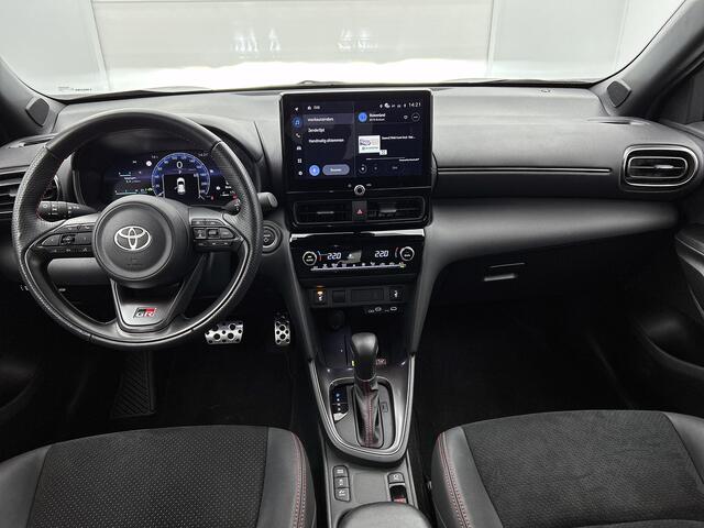 Toyota YARIS Cross 1.5 Hybrid 130 GR Sport | Stoel + Stuurverwarming | Elektrische Achterklep | Dodehoek detectie | Parkeersensoren V+A | Draadloos opladen |