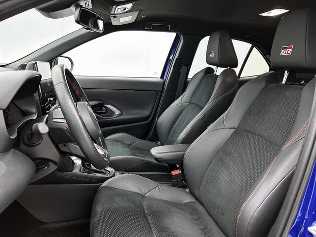 Toyota YARIS Cross 1.5 Hybrid 130 GR Sport | Stoel + Stuurverwarming | Elektrische Achterklep | Dodehoek detectie | Parkeersensoren V+A | Draadloos opladen |