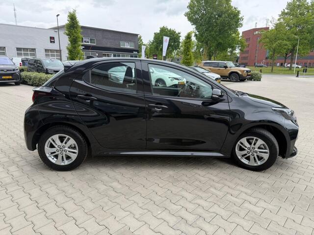 Toyota YARIS 1.5 Hyb. Dynamic Limited | Parkeersensoren V+A | All Seasons