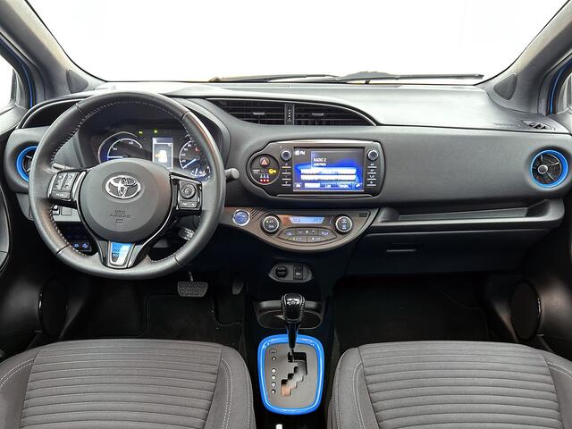 Toyota YARIS 1.5 Hybrid SkyBlue | Panoramadak | Trekhaak | Safety Pakket | LED | PDC voor en achter | Unieke Uitvoering |