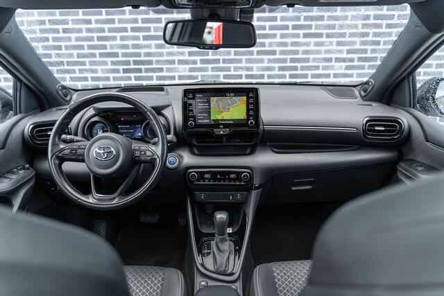 Toyota YARIS 1.5 Hybrid Executive | Panoramadak | JBL Audio | Achteruitrijcamera | Keyless Entry | Parkeersensoren | Navigatie | Apple Carplay | Android Auto | Lichtmetalen Velgen 17 inch