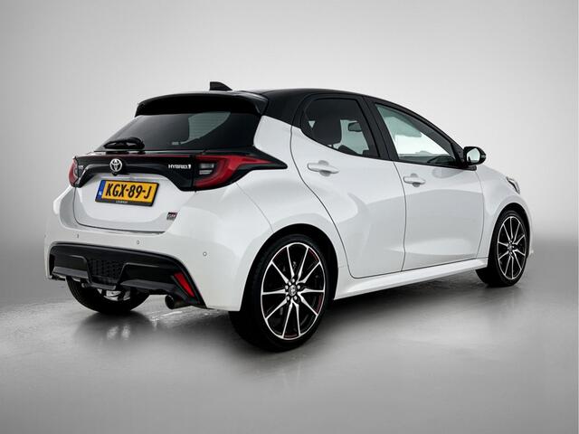 Toyota YARIS 1.5 Hybrid GR Sport | Stoelverwarming | Draadloos Apple Carplay -/ Android Auto |