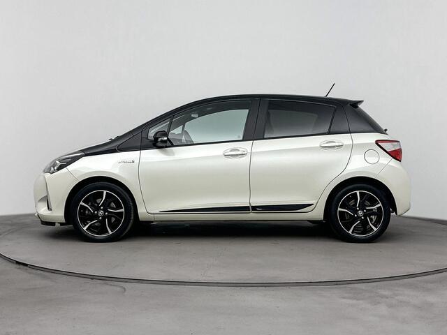 Toyota YARIS 1.5 Hybrid 100Pk Bi-Tone | Airco | Achteruitrijcamera | Armsteun | Climate Control | LED Dagrijverlichting