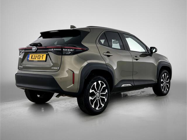 Toyota YARIS Cross 1.5 Hybrid First Edition | Parkeersensoren V + A | Camera | Climate control | Stoelverwarming |