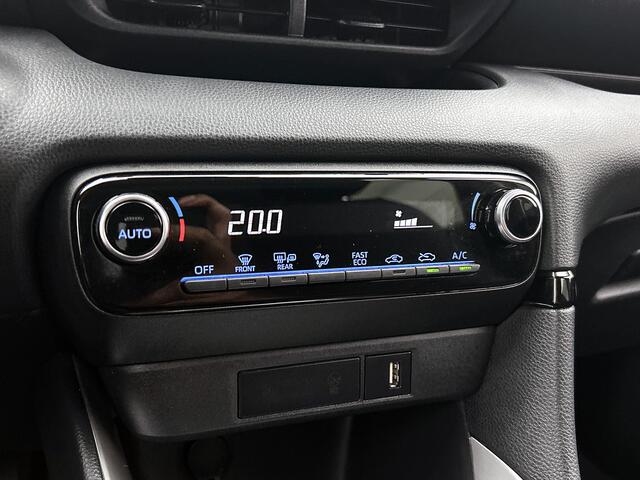 Toyota YARIS 1.5 Hybrid Dynamic | NIEUW GELEVERD & ONDERHOUDEN | 1e Eigenaar | Navigatie | Unieke Kleur | Onderweg-naar-dealer
