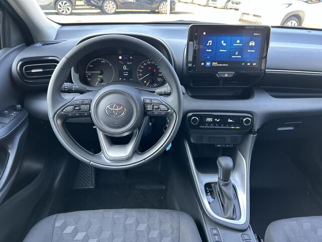 Toyota YARIS 1.5 Hybrid 115 Comfort **NIGHT SKY BLACK METALLIC/ NIEUWE AUTO/ DIRECT LEVERBAAR**