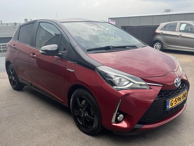 Toyota YARIS 1.5 Hybrid Bi-Tone Navigatie, Achteruitrijcamera, Privacy glass, LMV, Climate control, Onderhoudshistorie compleet
