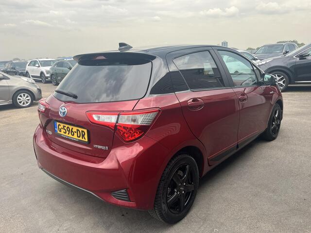 Toyota YARIS 1.5 Hybrid Bi-Tone Navigatie, Achteruitrijcamera, Privacy glass, LMV, Climate control, Onderhoudshistorie compleet