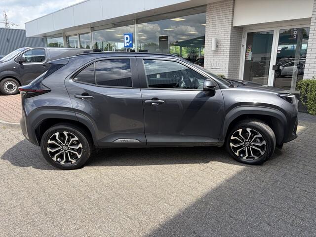 Toyota YARIS Cross 1.5 Hybrid 115 Dynamic | Sensoren v/a | Stuur + Stoelverwarming