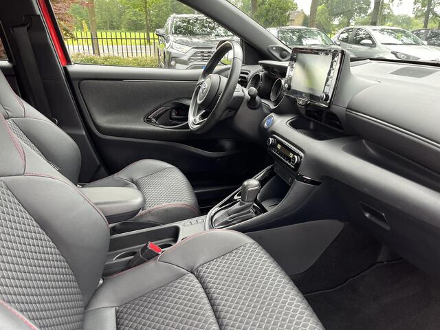 Toyota YARIS 1.5 Hybrid Launch Edition | Origineel Nederlands | Navigatiesysteem | Stoelverwarming