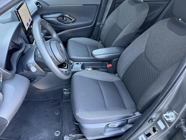 Toyota YARIS Cross 1.5 Hybrid 115 First Edition Parkeersensoren V+A | Blind spot | Stoelverwarming | Climate control