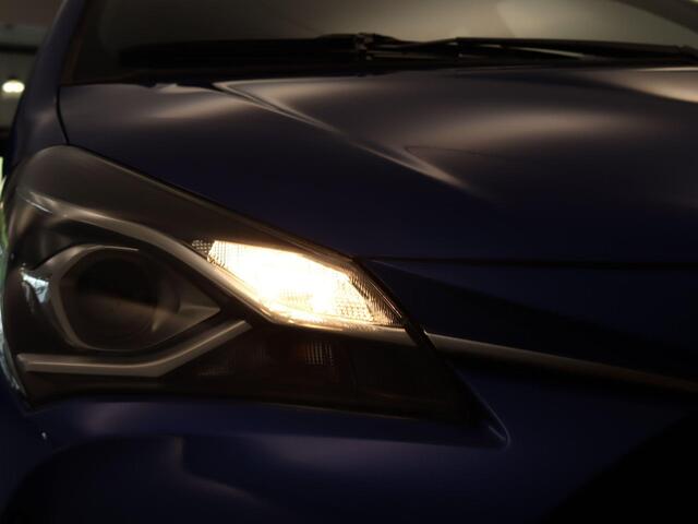 Toyota YARIS 1.5 Hybrid Dynamic - AIRCO AUTOMATISCH - ACHTERUITRIJCAMERA - CRUISE CONTROL - BLUETOOTH TELEFOONVOORBEREIDING - KEYLESS START - LEDEREN STUURWIEL