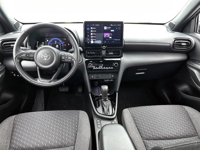 Toyota YARIS Cross 1.5 Hybrid 130 Dynamic Comfort Pack | BTW Voertuig | Dodehoekdetectie | Stoel + stuurverwarming | Parkeersensoren Voor + Achter | Cruise Control Adaptive | Climate Control | Apple CarPlay/Android auto | Draadloze telefoonlader