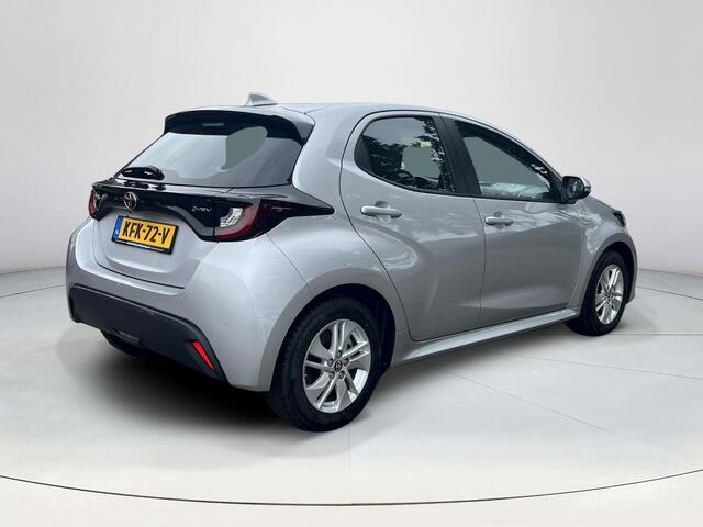 Toyota YARIS 1.5 Hybrid 115 Active | Stoel- + stuurverwarming | Parkeersensoren | Carplay | Licht metalen velgen |