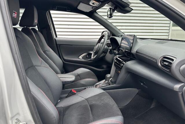 Toyota YARIS Cross 1.5 Hybrid GR Sport JBL / Head-up / Navi