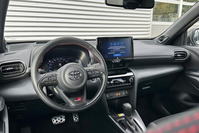 Toyota YARIS Cross 1.5 Hybrid GR Sport JBL / Head-up / Navi