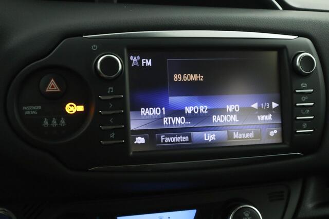 Toyota YARIS 1.5 Hybrid Design Sport | Cruise Control | Airco | Achteruitrijcamera | Lichtmetalen velgen |