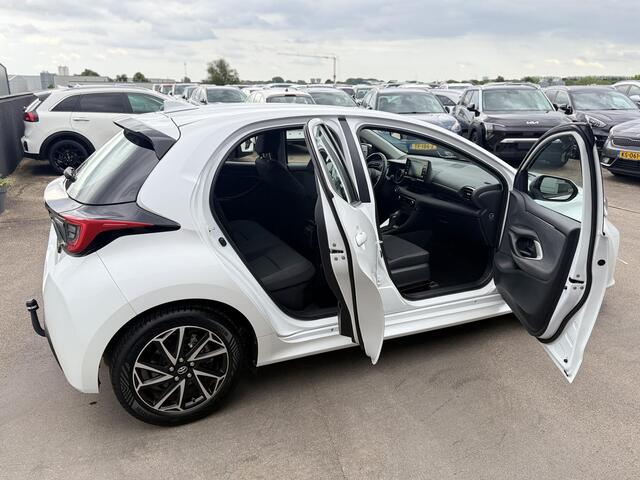 Toyota YARIS 1.5 Hybrid First Edition Nieuw geleverd en dealeronderhouden, Trekhaak, Navigatie, LED, Smart Key, Smart Key