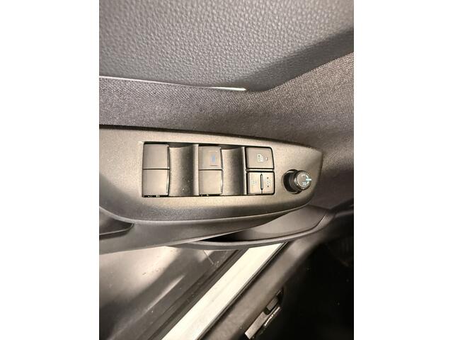 Toyota YARIS Cross 1.5 Hybrid Dynamic | Parelmoer wit | Apple Carplay | Dealeronderhouden |