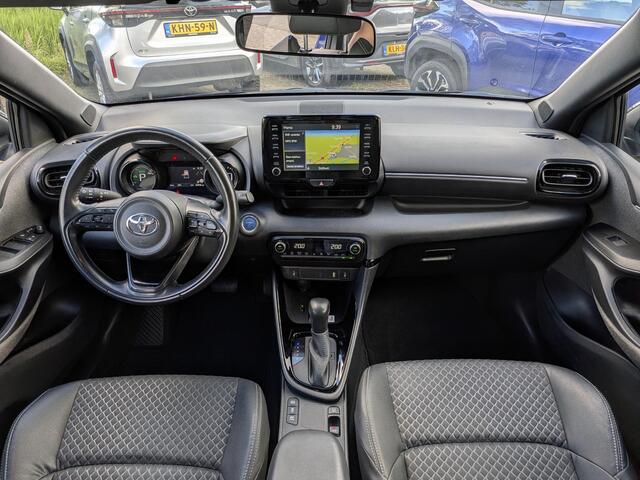 Toyota YARIS 1.5 Hybrid Executive | Trekhaak | Stoelverw. | Leer | Dodehoek | PDC V+A | Camera | Keyless | Carplay