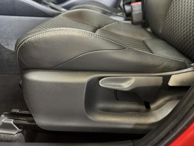 Toyota YARIS 1.5 Hybrid Executive | Trekhaak | Panoramisch dak | JBL | BSM | HUD |
