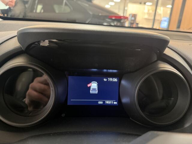 Toyota YARIS 1.5 Hybrid Dynamic + trekhaak , NL auto slechts 19000 km