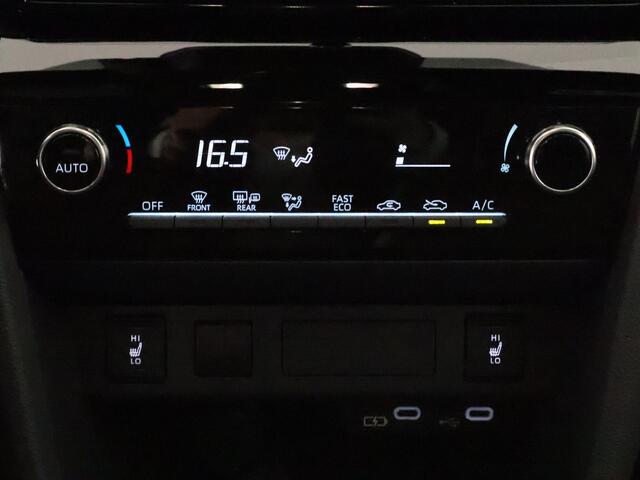 Toyota YARIS Cross Hybrid 115 Dynamic Sport Bi-Tone | Stuur- & Stoelverwarming | Apple Carplay & AndroidAUTO | Camera