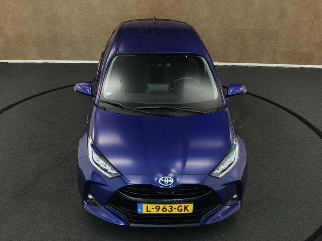 Toyota YARIS 1.5 Hybrid Dynamic - ORIGINEEL NEDERLANDSE AUTO - TREKHAAK (450KG TREKGEWICHT) - AUTOMATISCHE AIRCO - ACHTERUITRIJCAMERA - PARKEERSENSOREN ACHTER - KEYLESS ENTRY/START - LED KOPLAMPEN - APPLE CARPLAY/ANDROID AUTO