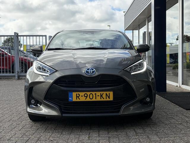 Toyota YARIS 1.5 Hybrid Dynamic / Automaat / NL-Auto / Stoelverwarming / Adaptieve Cruise-Control / Trekhaak! / Apple-Carplay & Android-Auto / LED / DAB Radio-Bluetooth / Getint-Glas / Camera-Achter / 16'' LMV / ENZ.