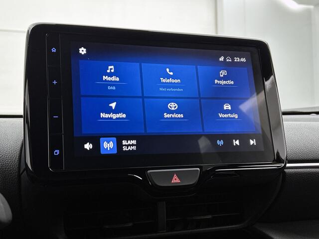 Toyota YARIS Cross 1.5 Hybrid First Edition + | BTW voertuig | Dodehoek detectie | Stoel+stuurverwarming | Elektrische achterklep | Parkeersensoren voor+achter | Draadloze telefoonlader | Apple CarPlay/Android Auto |